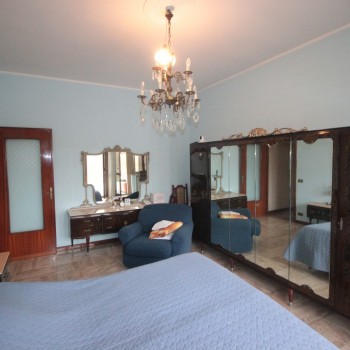 VENDESI CASA INDIPENDENTE CON CORTILE - Foto 11