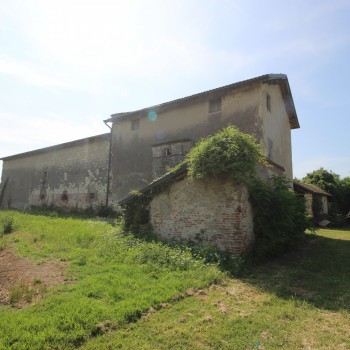 VENDESI CASCINALE DA RISTRUTTURARE - Foto 13