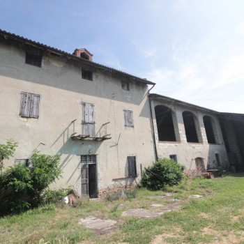 VENDESI CASCINALE DA RISTRUTTURARE - Foto 14