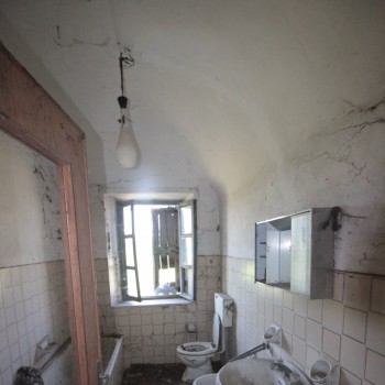 VENDESI CASCINALE DA RISTRUTTURARE - Foto 9