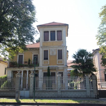 VENDESI PRESTIGIOSA VILLA AL PRIOCCO