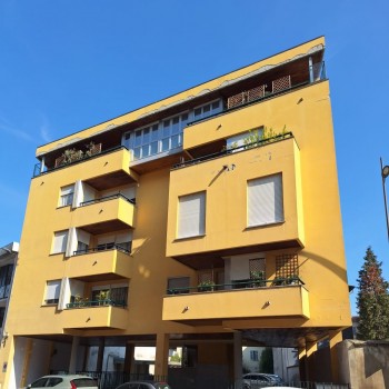 VENDESI APPARTAMENTO 