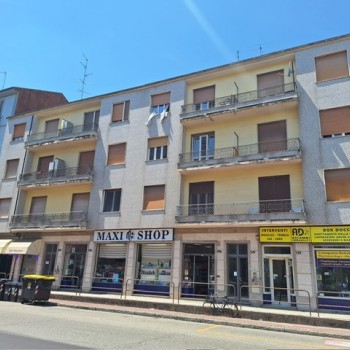 VENDESI APPARTAMENTO 